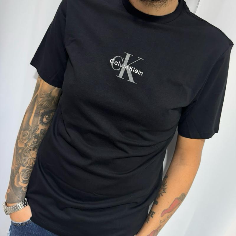 T-shirt calvin klein Taglie S M L XL XXL Comfort Elegante per Ogni Occasione in Materiale Morbido e Stile Unico