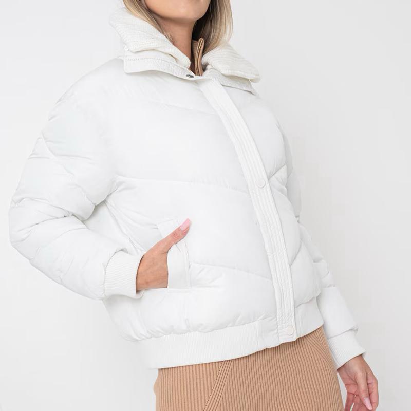 Piumino guess bianco donna Comfort Elegante Materiale Morbido Stile Unico per Ogni Occasione
