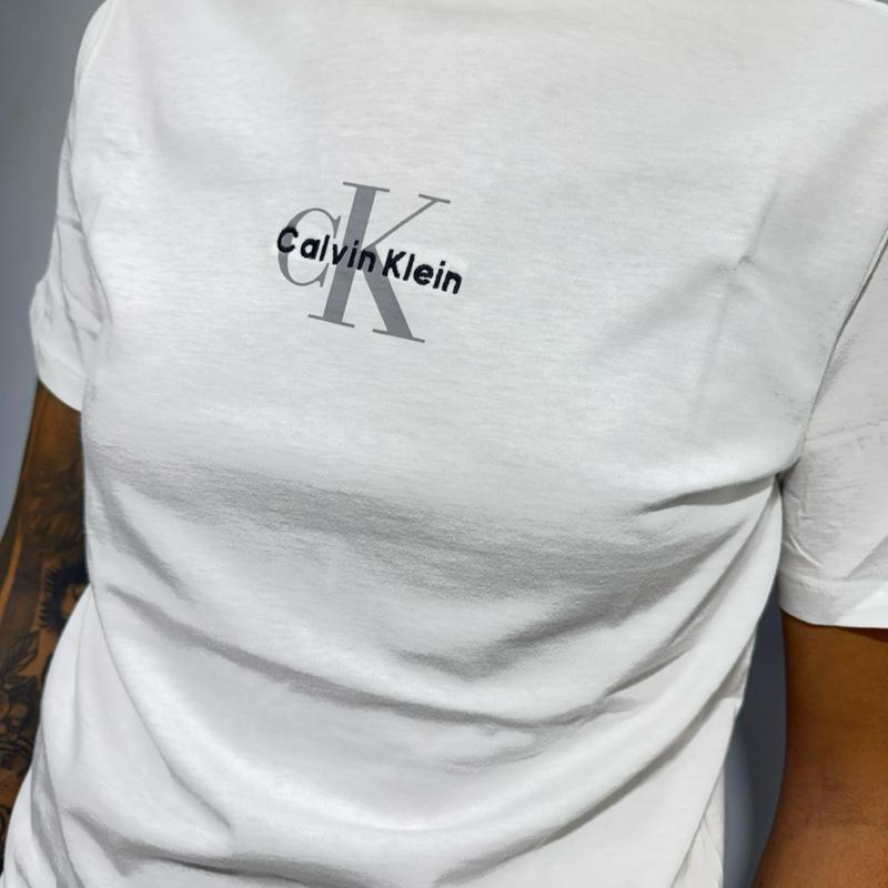 T-shirt calvin klein Taglie S M L XL XXL Comfort Elegante per Ogni Occasione in Materiale Morbido e Stile Unico